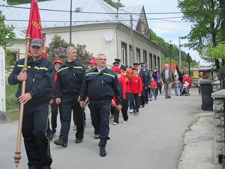 1)  08.05.2015  Kladenie vencov - Vranie